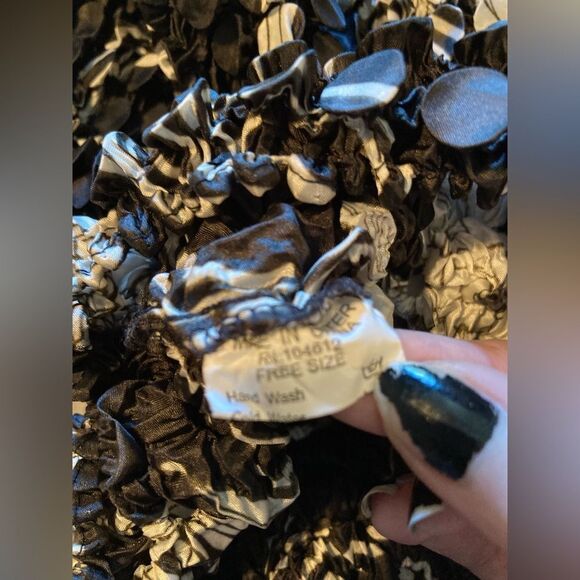 She's All That black-and-white 90s popcorn top - Picture 10 of 10